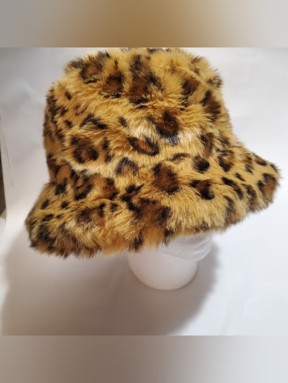 NINE WEST LEOPARD PRINT FAUX FUR BUCKET HAT. WINTER FALL. One Size